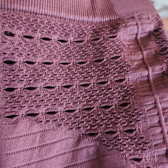 Gymshark Ankle Length Mauve Purple Leggings W/ Cutout Vents, Small - Picture 5 of 7